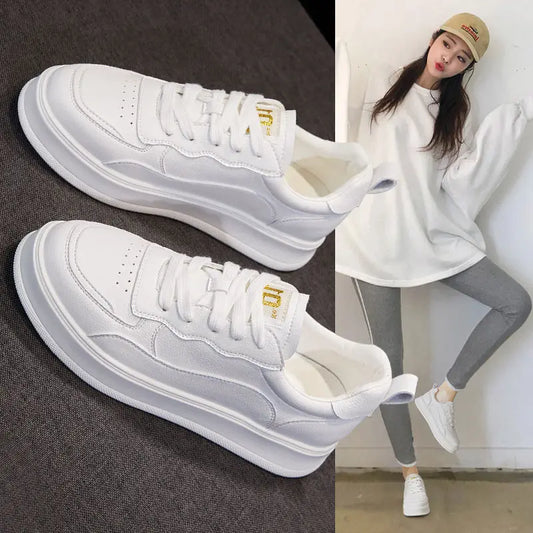 Vita sneakers i äkta läder för dam – minimalistisk design