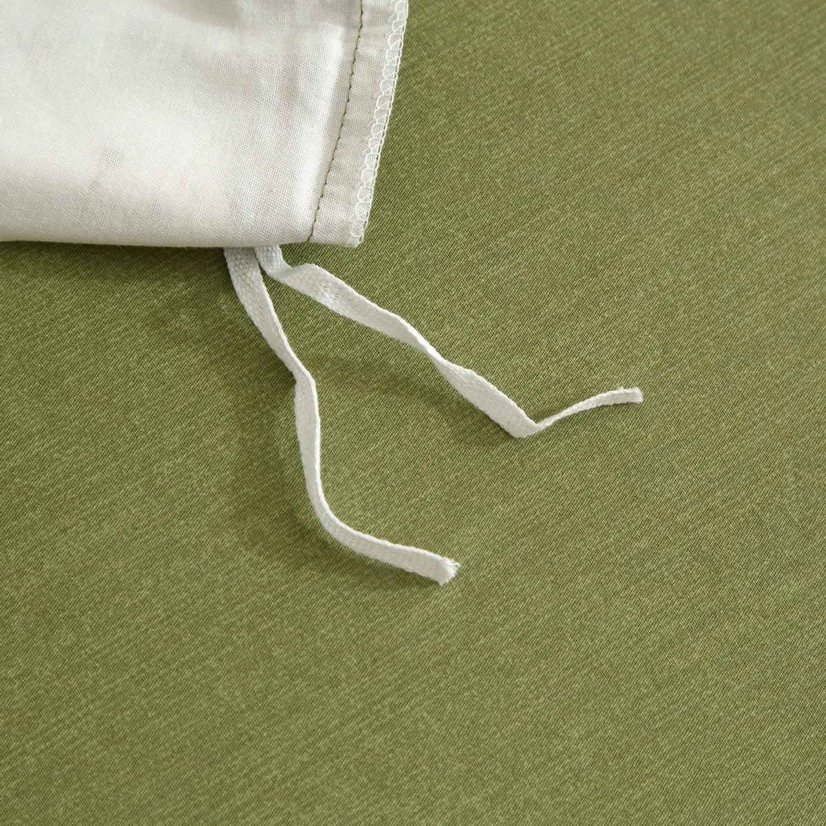 Vändbart bäddset i mikrofiber med grönt växtmönster – tre storlekar