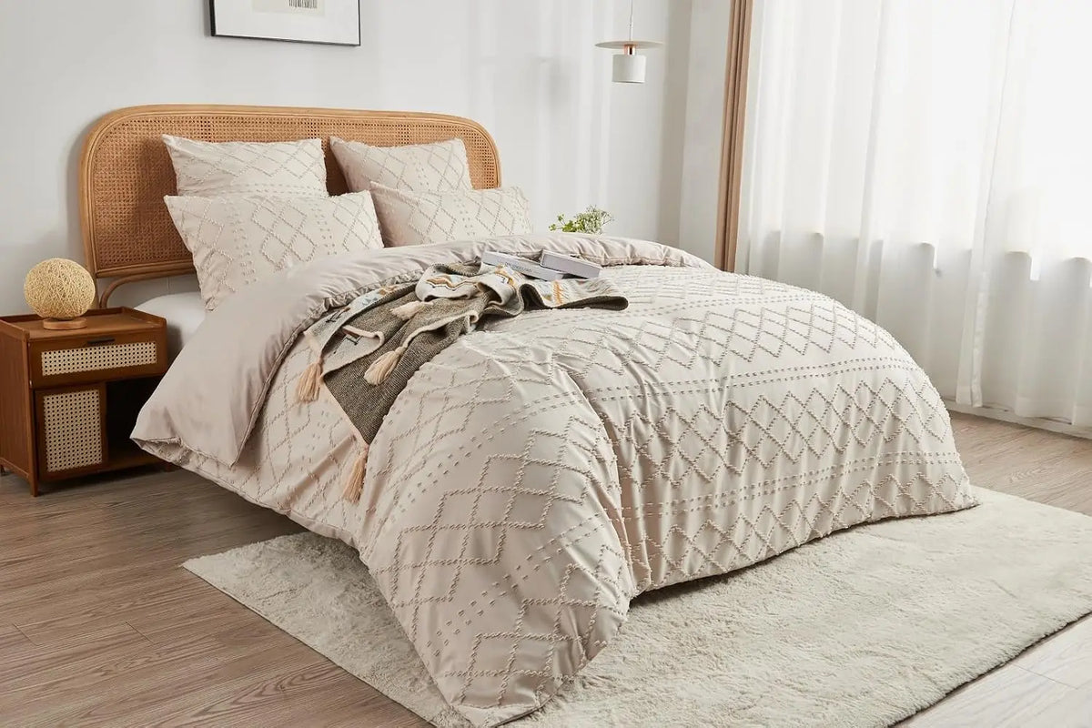 Beige bäddset i mikrofiber med geometriskt strukturmönster – tre storlekar