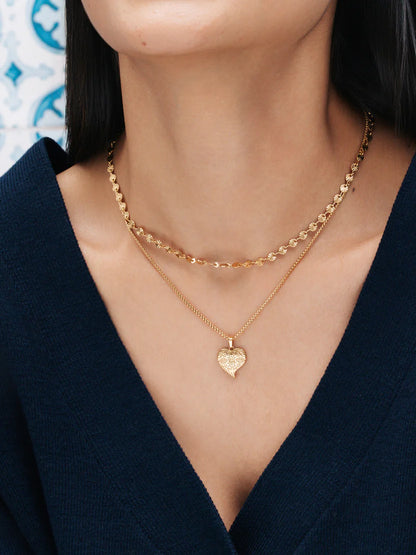 ONE Hearty Halsband i Guldton med Hjärtpendel – Alma, Dam