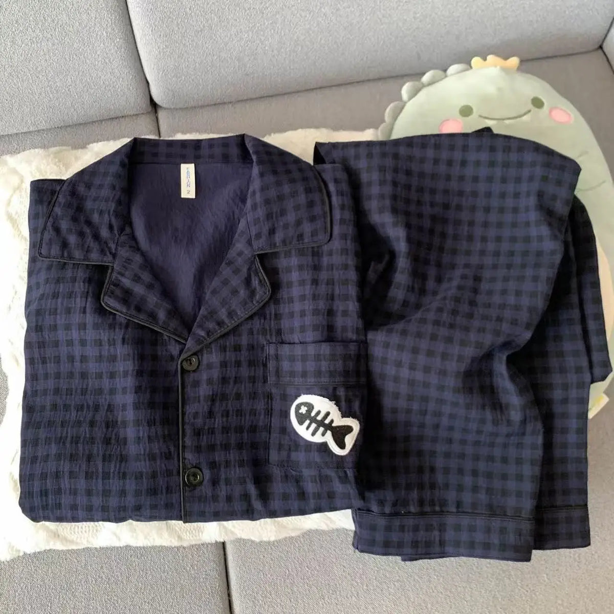 Långärmat pyjamasset herr med krage och tryck – överdel och byxor, L–3XL