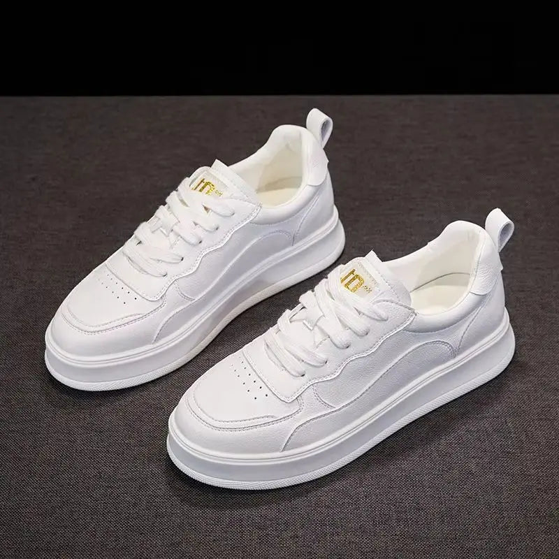 Vita sneakers i äkta läder för dam – minimalistisk design