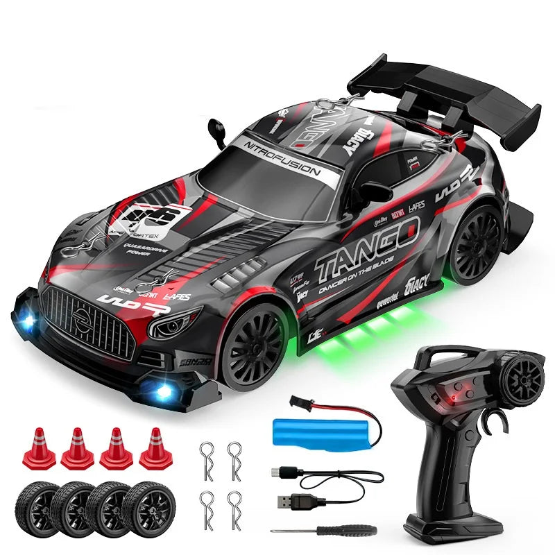LKCOMO radiostyrd driftbil 1:24 med fyrhjulsdrift och LED-ljus