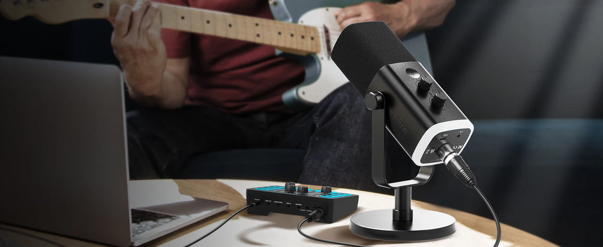FIFINE AM8 USB/XLR-streamingmikrofon – dynamisk, RGB och hörlursutgång