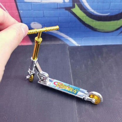 Fingerscooter för fingertrick – mini-scooter i plast, 1-pack