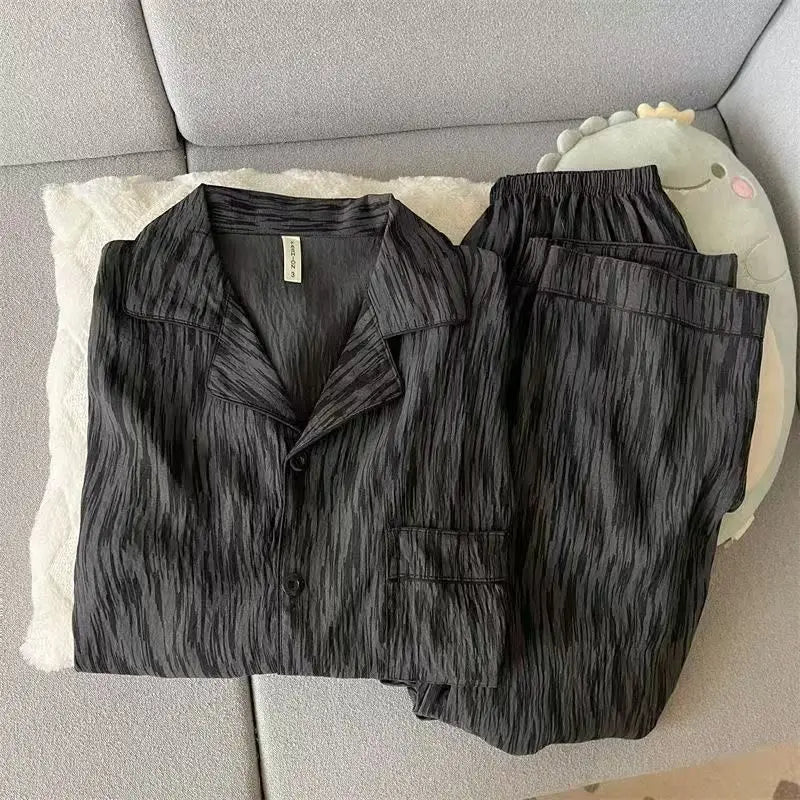 Långärmat pyjamasset herr med krage och tryck – överdel och byxor, L–3XL