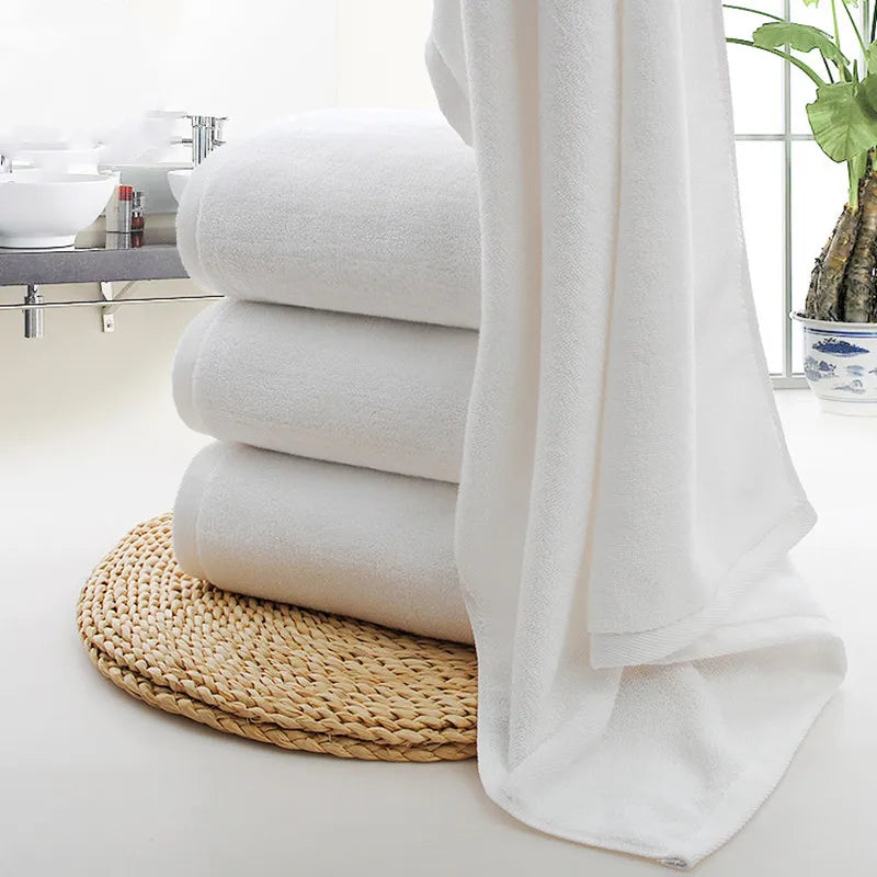 80x160cm White Large Bath Towel Thickened Cotton Towel Highly Absorbent Bath Towel Suitable for Swimming Pool Family Hotels
