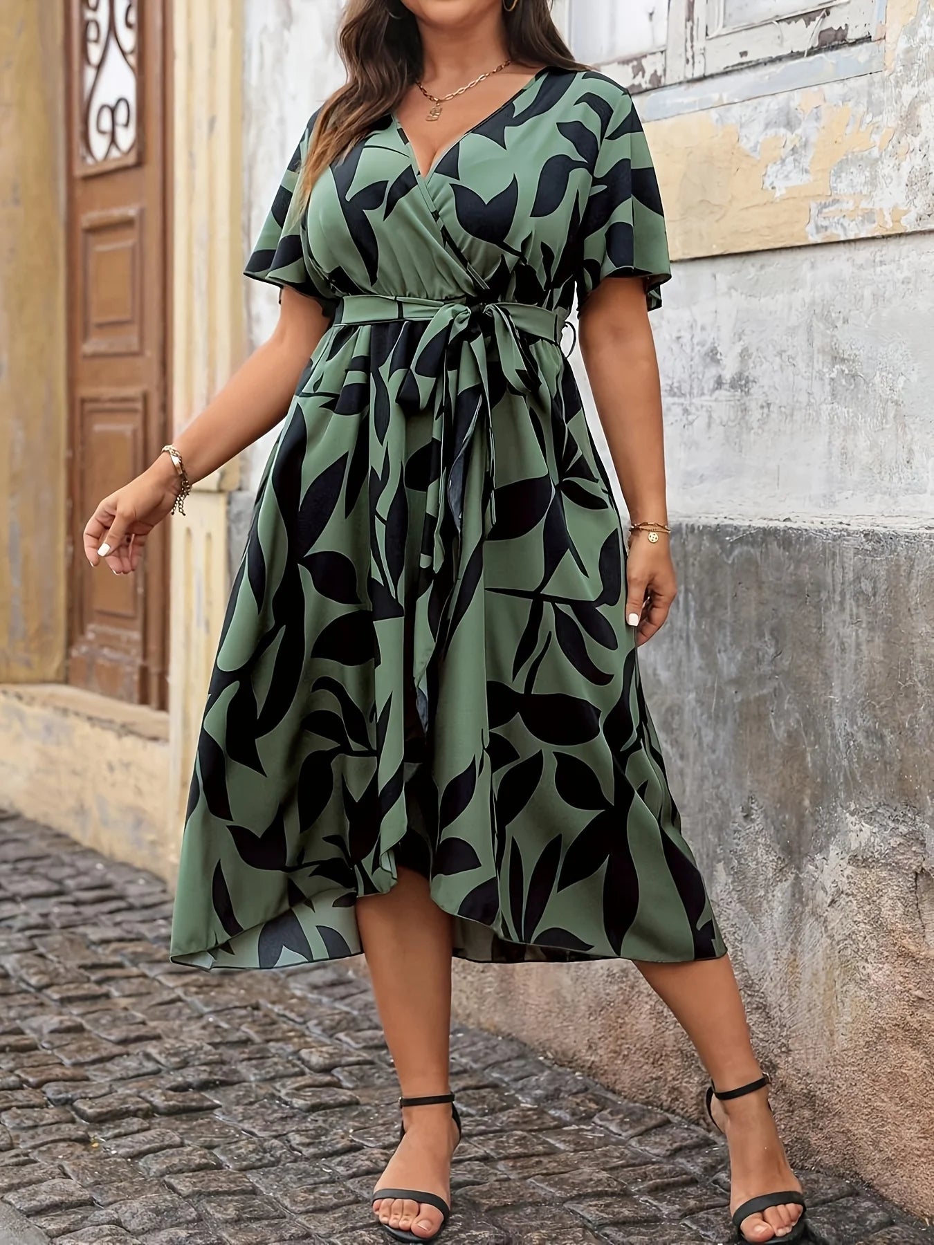 plus Size Floral Print Maxi Dress Casual Vacation Outfit with Belt Leaf Pattern Fashionable plus Size Dress