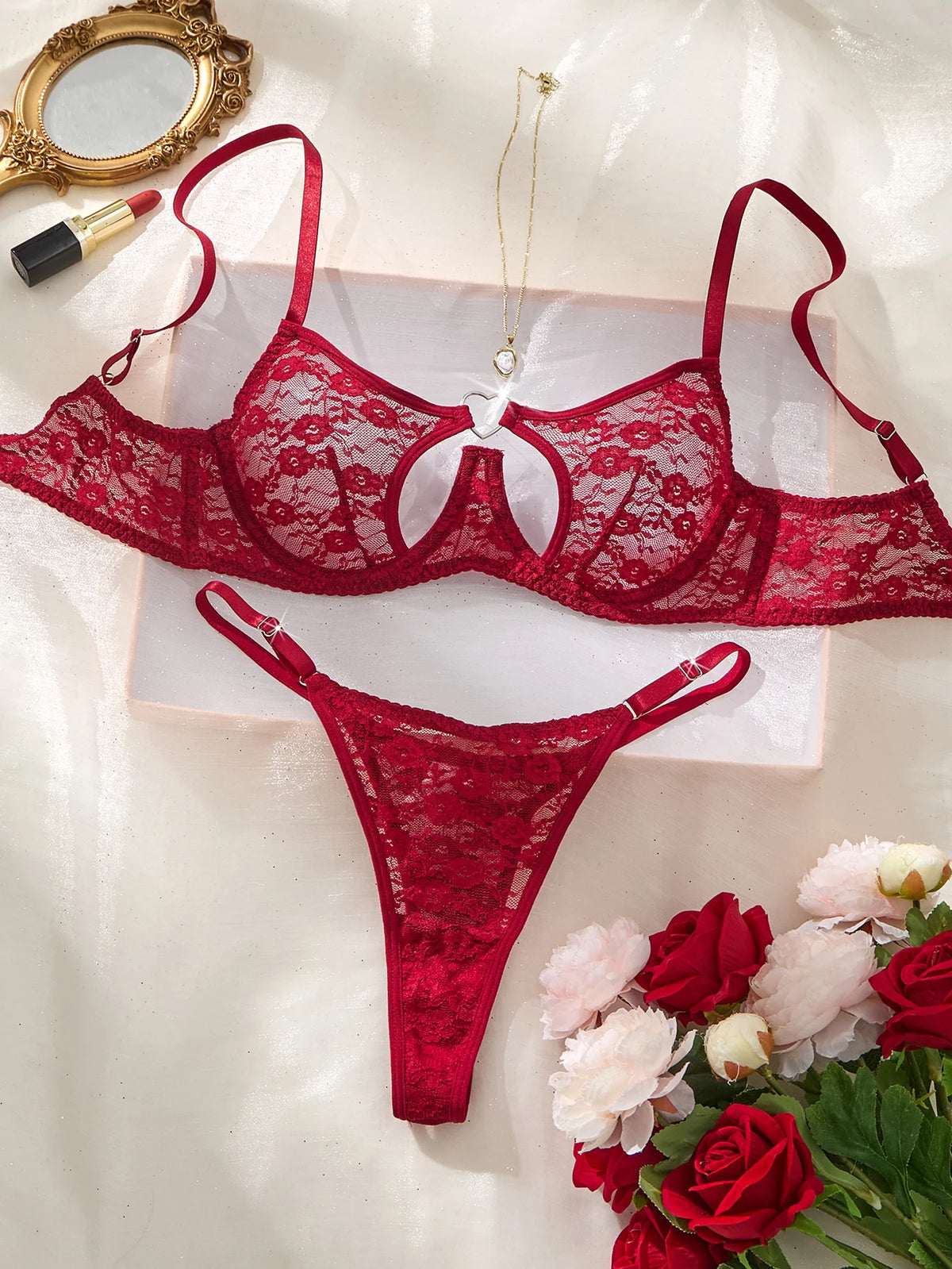 Elegant BH- och trosset med hjärtspänne