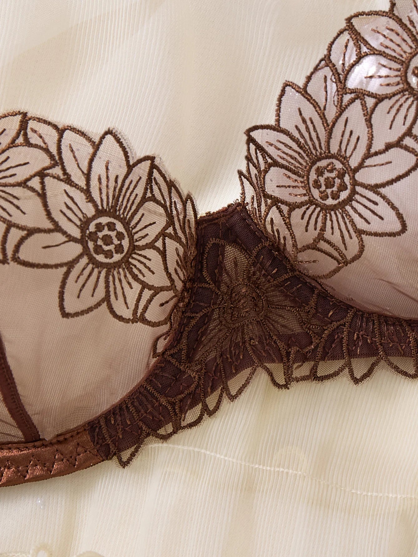 Lafis Sexy and Alluring Floral Embroidery Women's Underwear Set - Alluring Sexy Two-Piece Bra and Underwear Set ZA825126