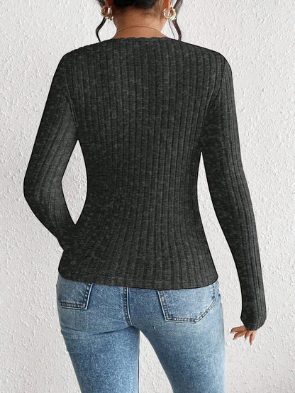 French square-neck base layer, long-sleeved, versatile for spring, autumn and winter. V-neck top, tight-fitting, purely fashiona