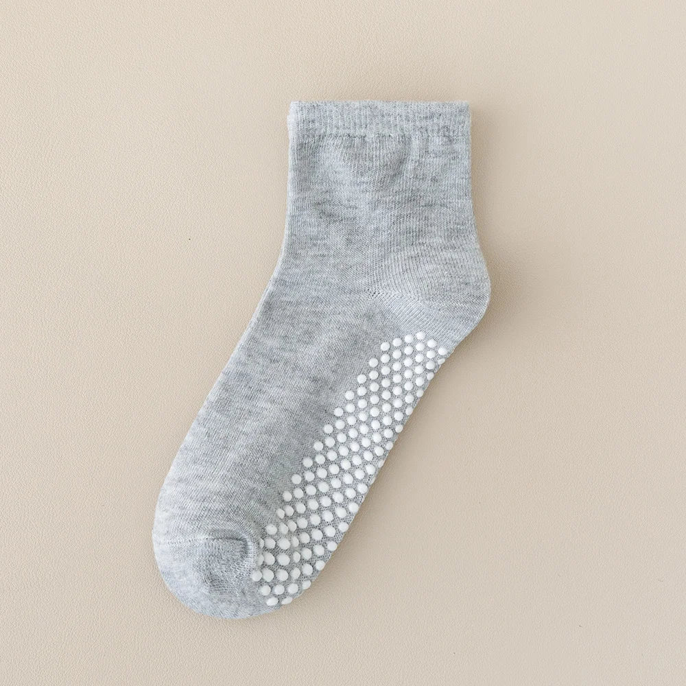 5 pairs of anti slip adhesive floor socks, classic black and white gray socks for student sports, spring and summer children's s