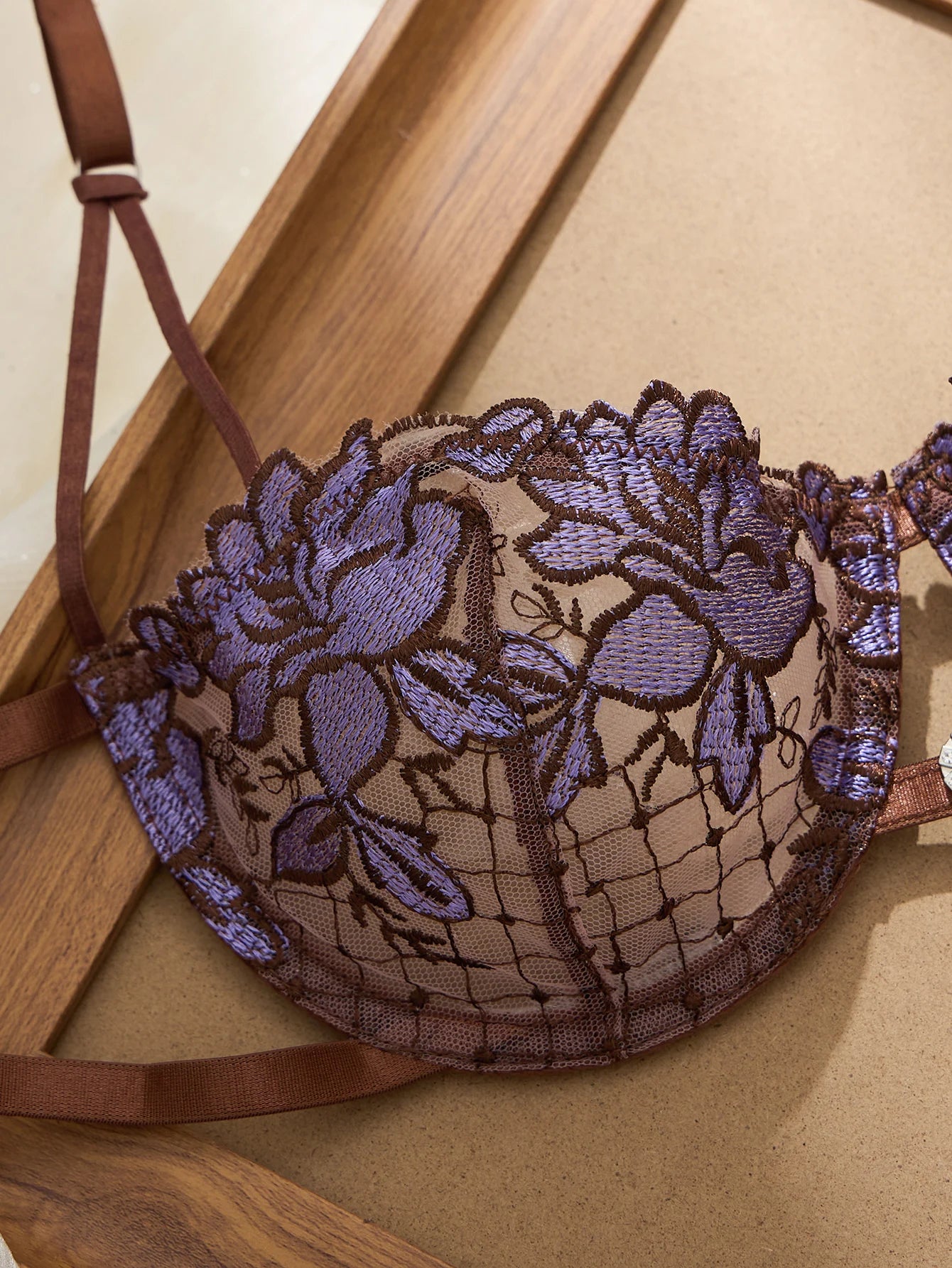 Limited Edition Spets Lingerie Set – Brun & Lila, Rosbrodyr, Genomskinlig BH & Stringtrosa