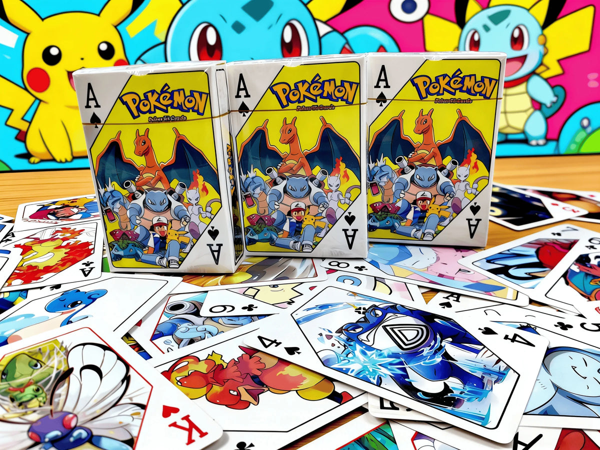 Pokemon poker spelkort med Pikachu och Charizard