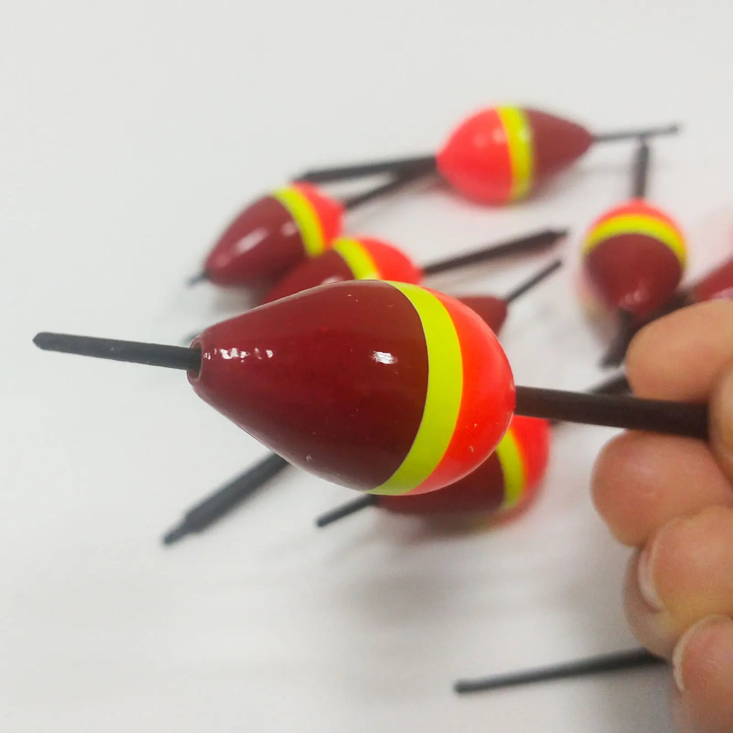 FREE FISHER 10pcs/Lot Lighted Fishing Floats,8cm Bobbers,Collection Cork Buoy Paulownia Wood Floats Plastic Stick Buoyancy 2g