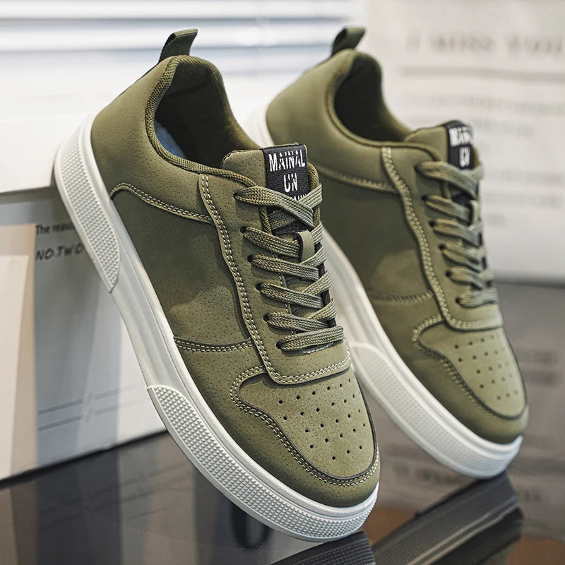 1 pair Sports Casual Skateboarding Shoes Comfortable and Fashionable, with a snug upper that fits the foot and a slip-resistant,