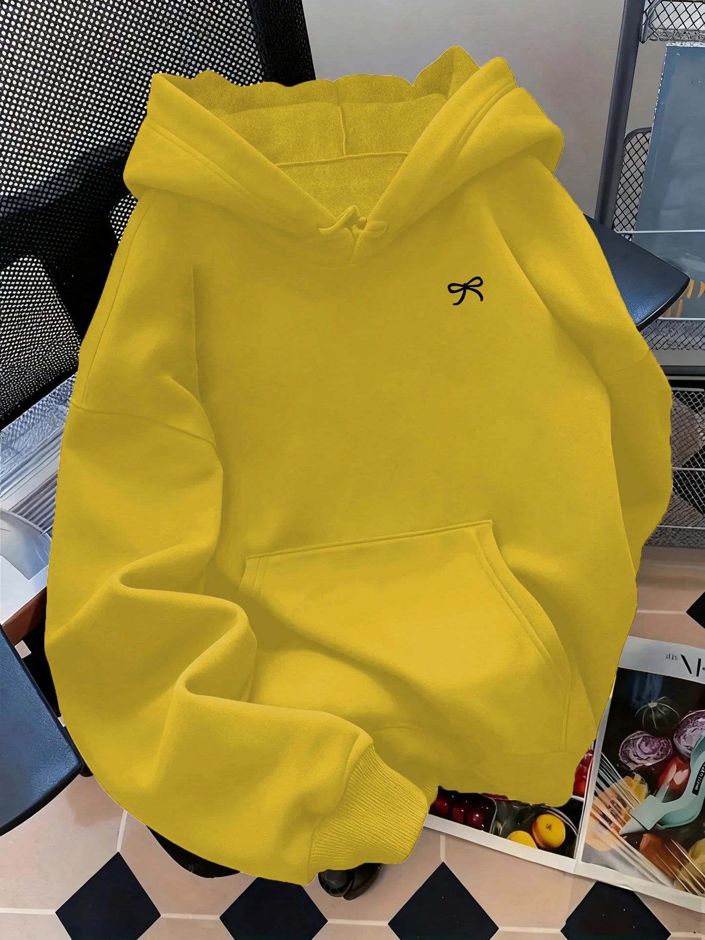 Bow print, urban street style autumn and winter warm hooded sweatshirt, suitable for both men and women in daily fashion