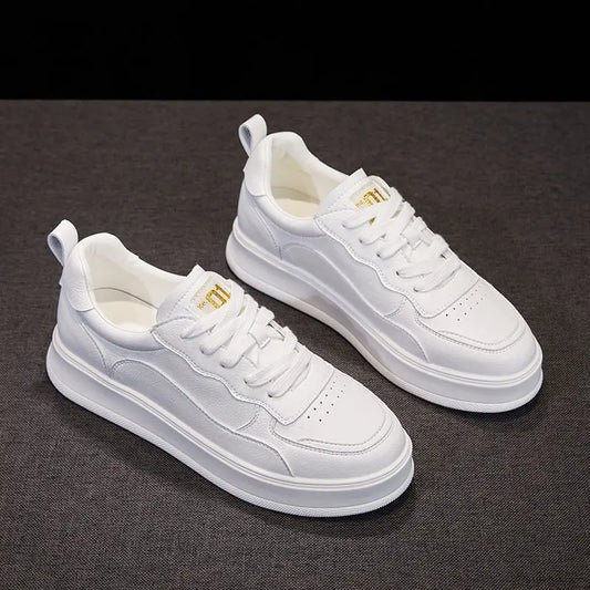 Vita sneakers i äkta läder för dam – minimalistisk design