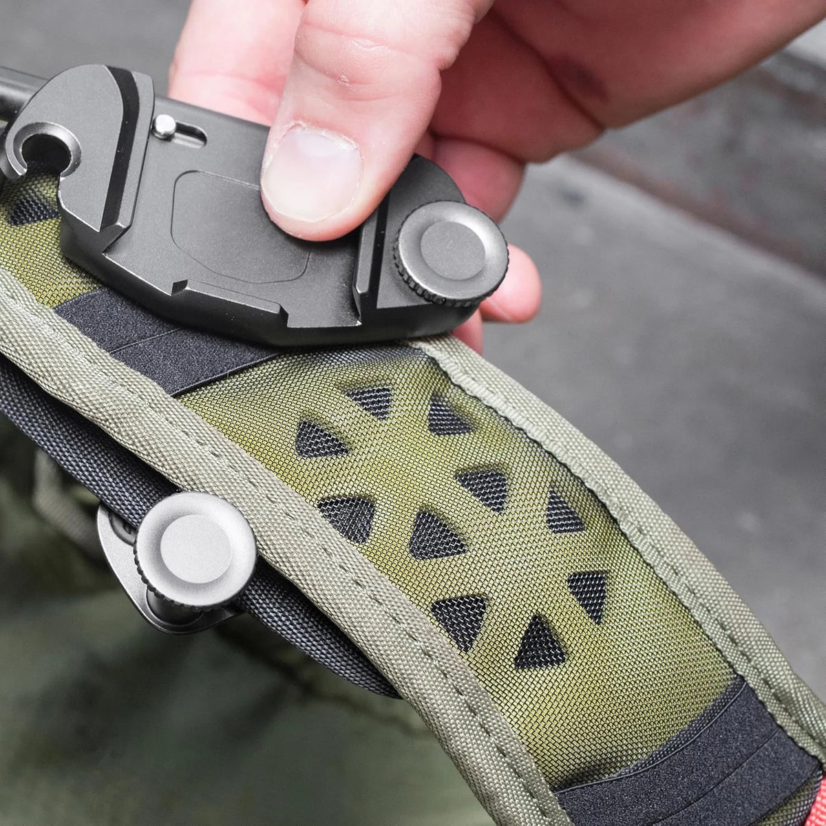Kameraklämma med Snabbkoppling & Rem–fäste – Säker & Stabil Kamerahållare för DSLR & Kompaktkameror