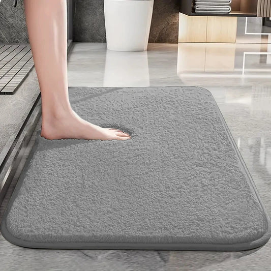 Tjock badrumsmatta i enfärgad design med halkskydd och uppsugningsförmåga