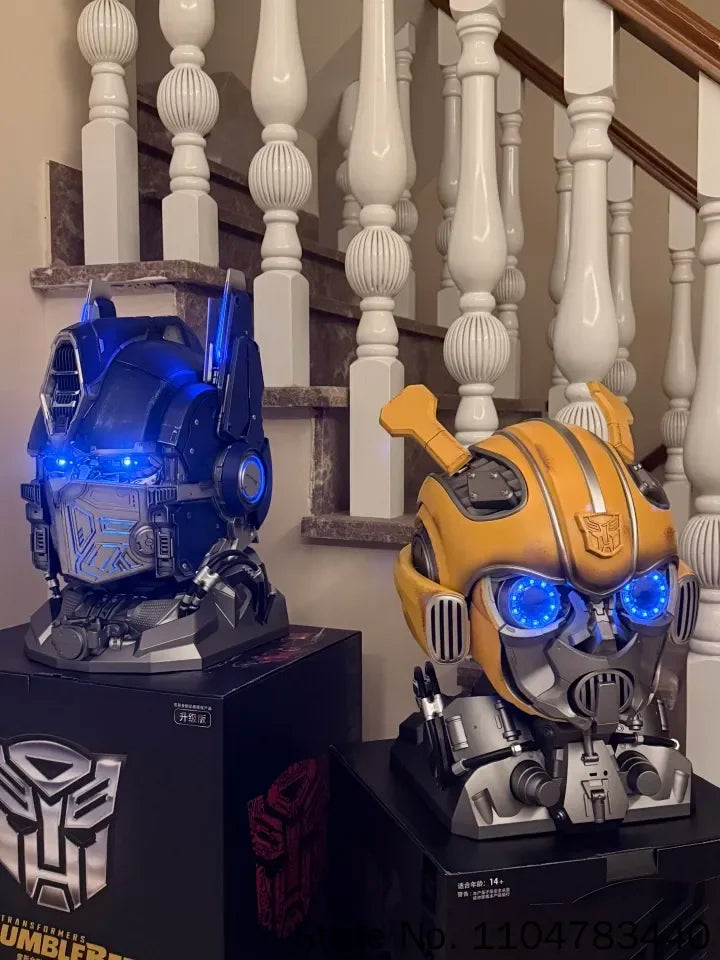 Bärbar Bumblebee hjälmleksak med armkanon och rollspelsdesign