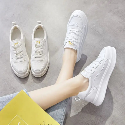 Vita sneakers i äkta läder för dam – minimalistisk design