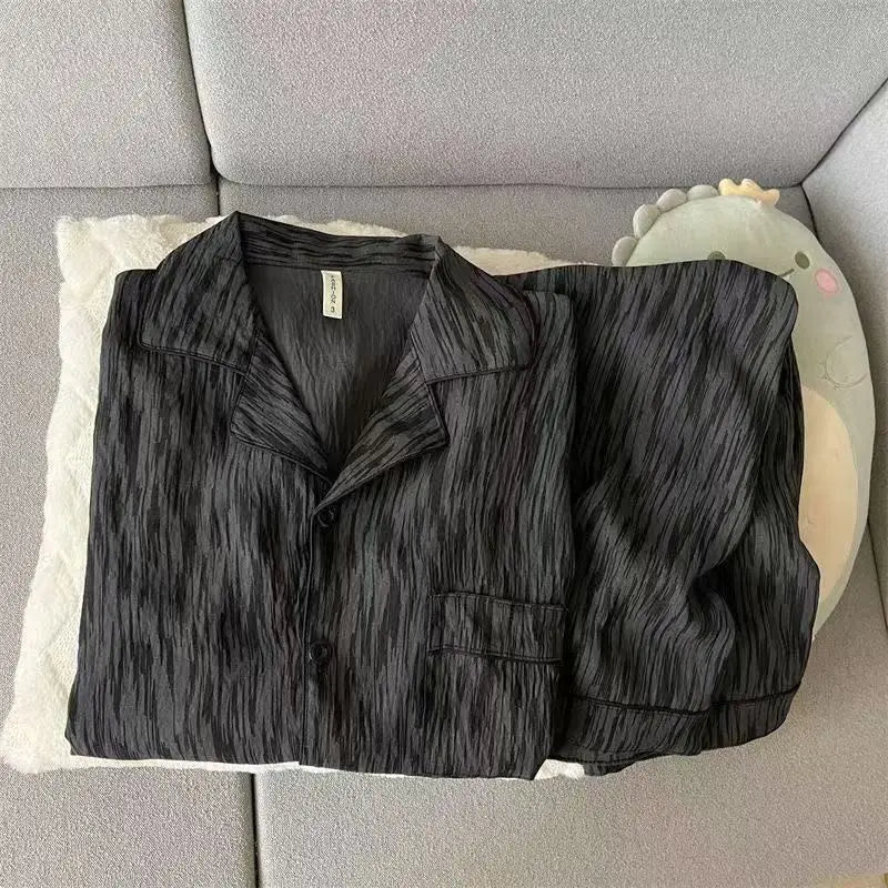 Långärmat pyjamasset herr med krage och tryck – överdel och byxor, L–3XL