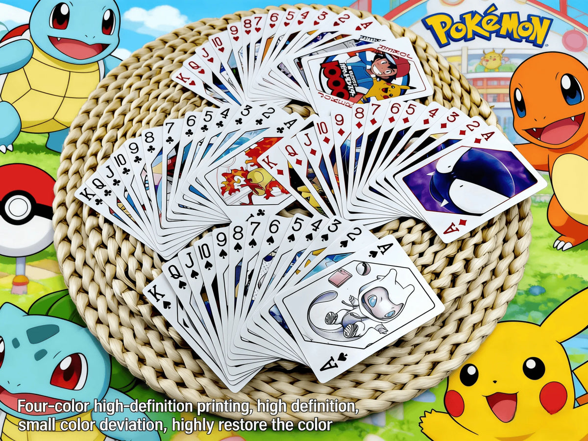 Pokemon poker spelkort med Pikachu och Charizard