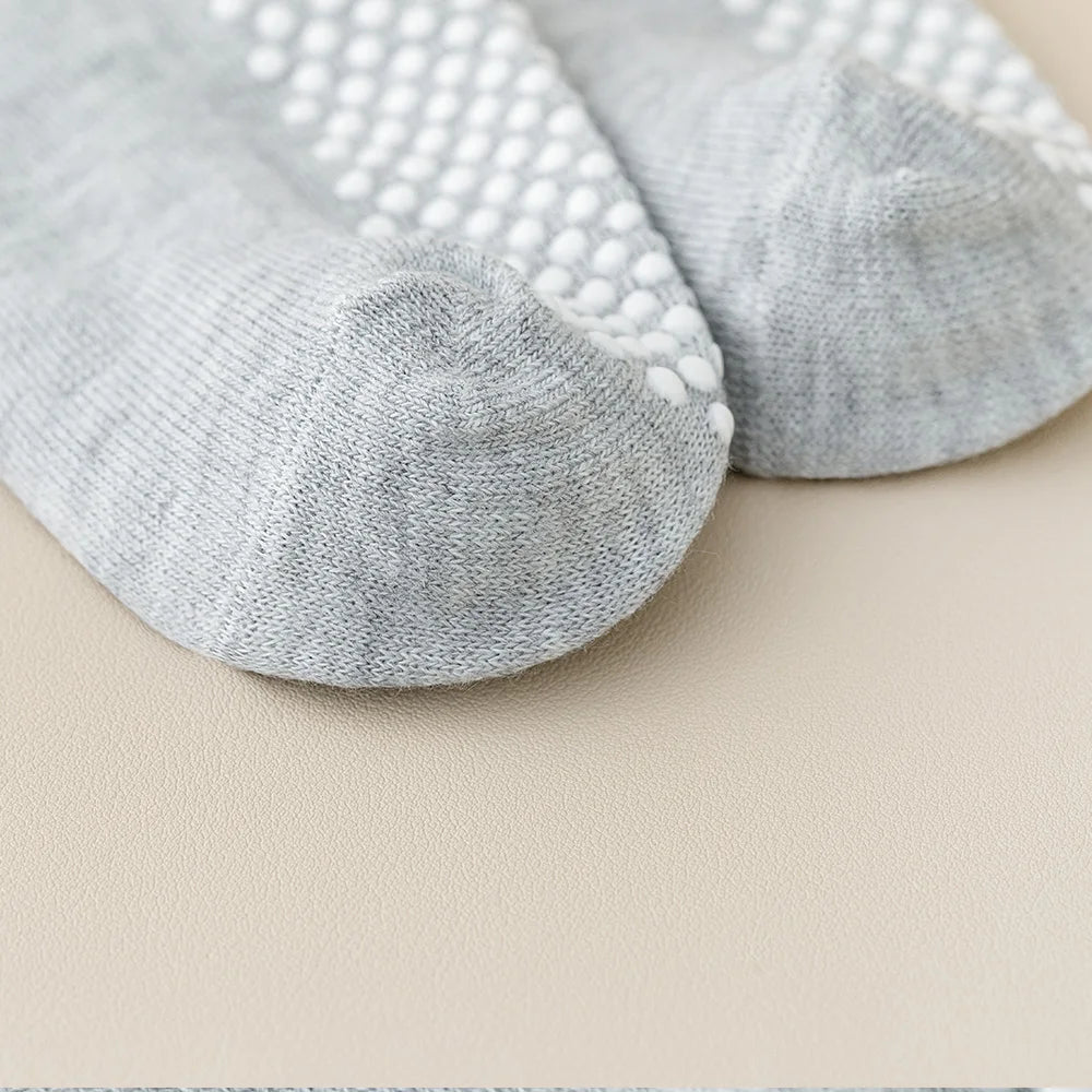 5 pairs of anti slip adhesive floor socks, classic black and white gray socks for student sports, spring and summer children's s