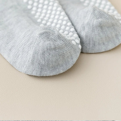 5 pairs of anti slip adhesive floor socks, classic black and white gray socks for student sports, spring and summer children's s