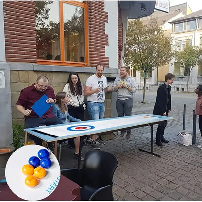 Bordscurling spel för tonåringar eller vuxna med rullskridskocurlingbollar för festunderhållningsspel