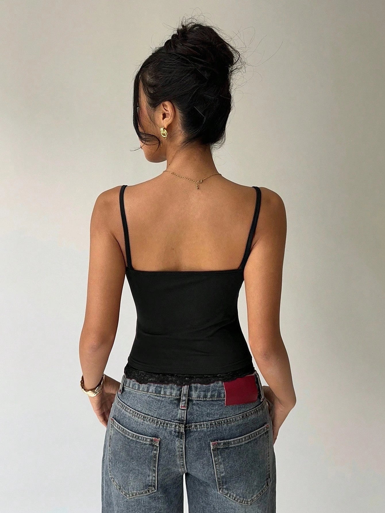 Women's Sexy Lace Trim U-Neck Basic Solid Color Slim Fit Cami Top Casual Spaghetti Straps Backless Crop Top Spring/Summer 2026