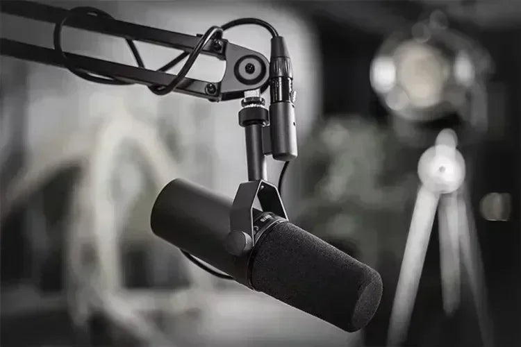 New SM7B Professional Dynamic Cardioid Microphone For Live Vocals Recording Performance Studio Selectable Frequency Response Mic