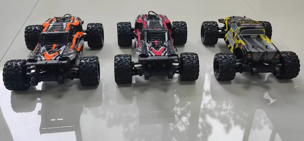 4WD radiostyrd bil i skala 1:16 med 4 kanaler