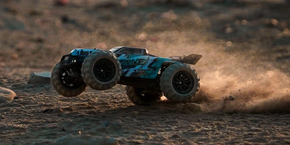 4WD radiostyrd bil i skala 1:16 med 4 kanaler