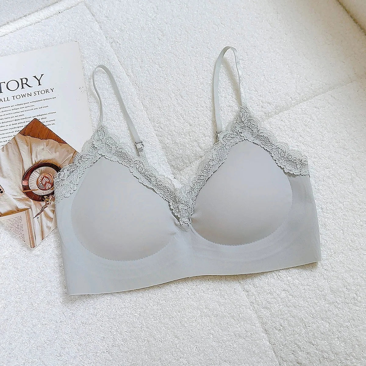 French Lace Bra V Neck Seamless Bra Women's Adjustable Thin Strap Wireless Thin Cup Layering Base Intimates Lingerie Solid S-XL
