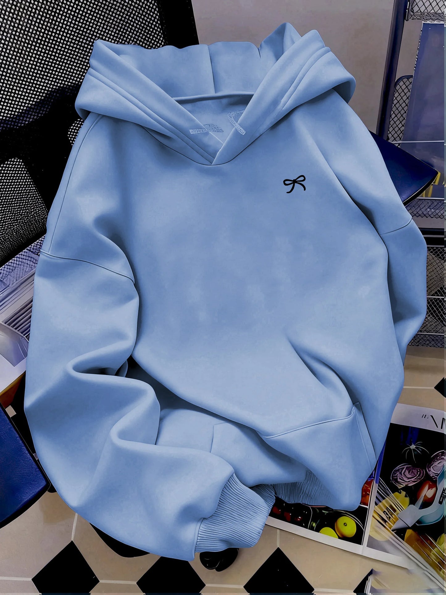 Bow print, urban street style autumn and winter warm hooded sweatshirt, suitable for both men and women in daily fashion
