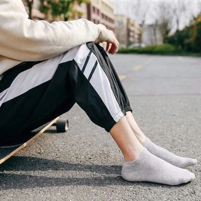 Shallow mouth invisible short socks with anti slip and anti fall features, black, white and gray basic design