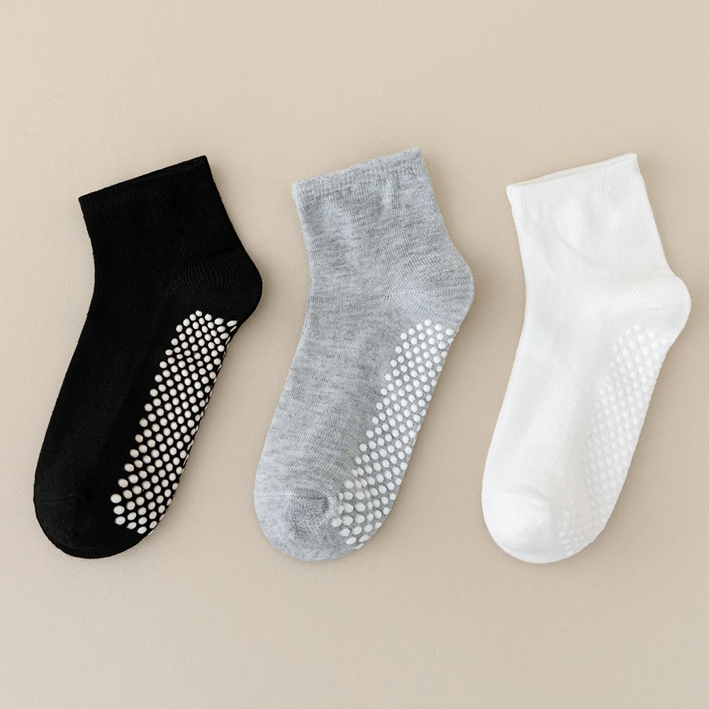 5 pairs of anti slip adhesive floor socks, classic black and white gray socks for student sports, spring and summer children's s