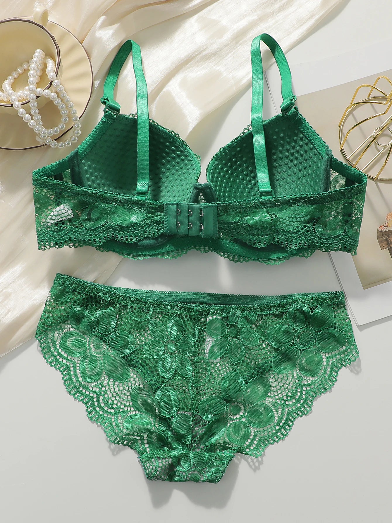 Hot selling green lace lingerie set sexy bra 2-piece set fashionable white display set push up braissere A2123