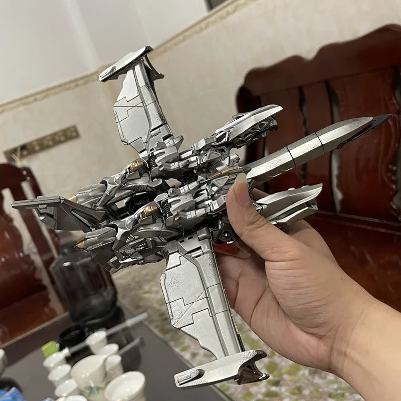 BAIWEI Ny Cool Transformation Leksaker TW1029 Film Anime Actionfigur Robot Bil Tank Flygplan Modell