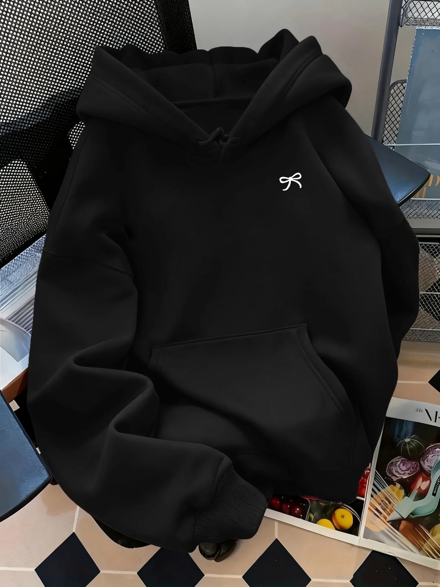 Bow print, urban street style autumn and winter warm hooded sweatshirt, suitable for both men and women in daily fashion