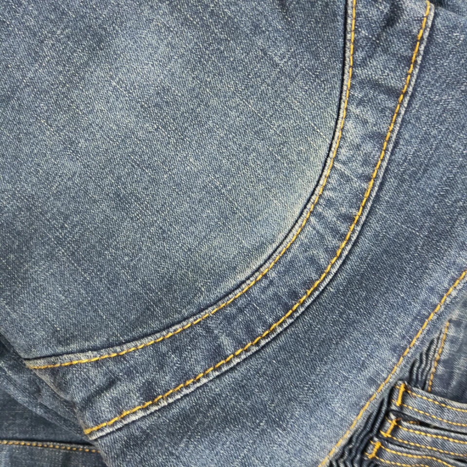 Skyddande motorcykeljeans och körbyxor