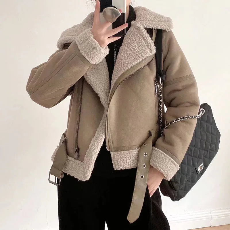 Varm Lammskinnsjacka Dam – Kort Motorcykelstil, Faux Shearling, Mocka, 2 Färger, XS–XL