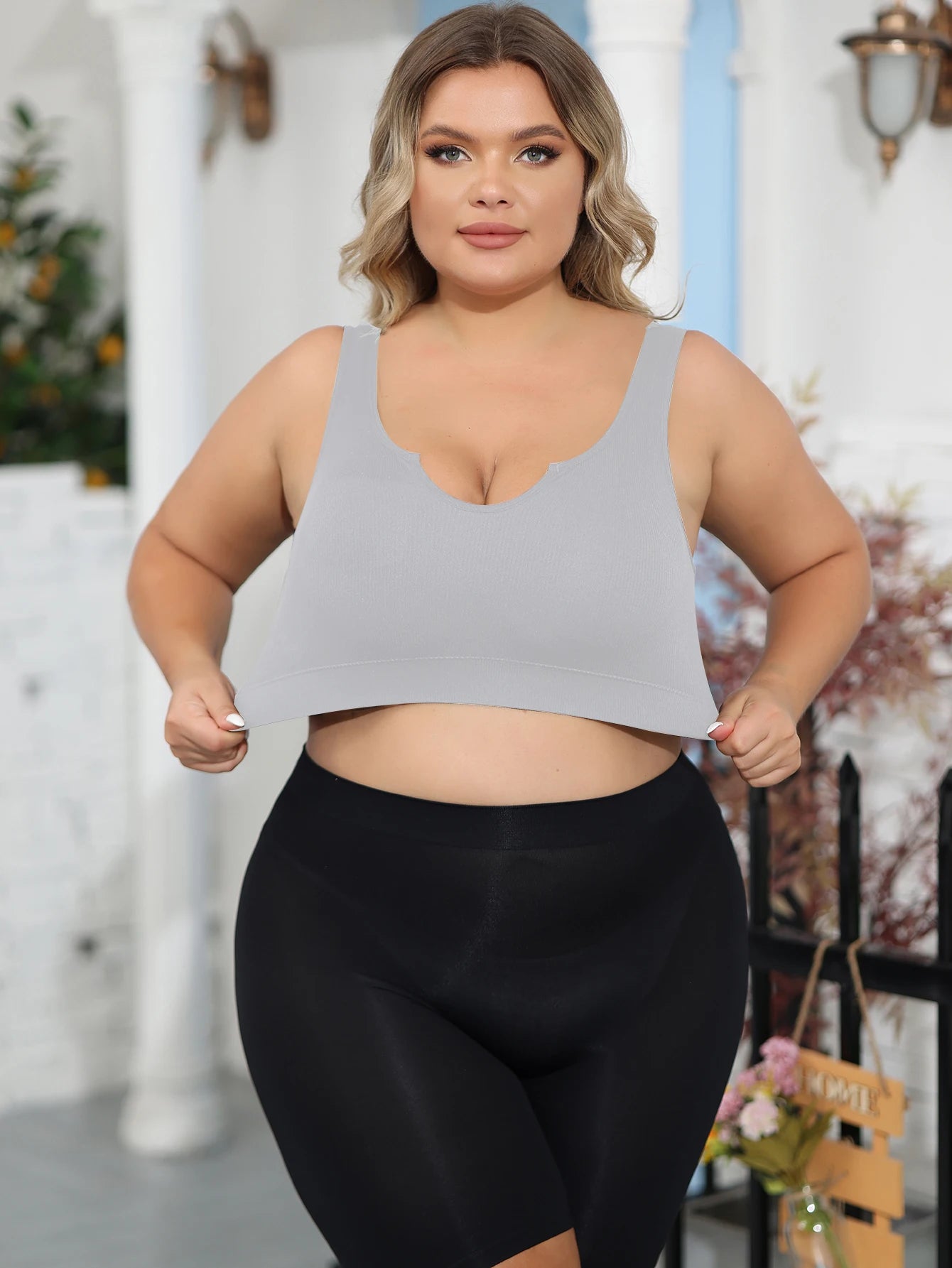 Women's plus-size underwear bra is comfortable, no underwires, gathered to close the side breasts, and prevent sagging