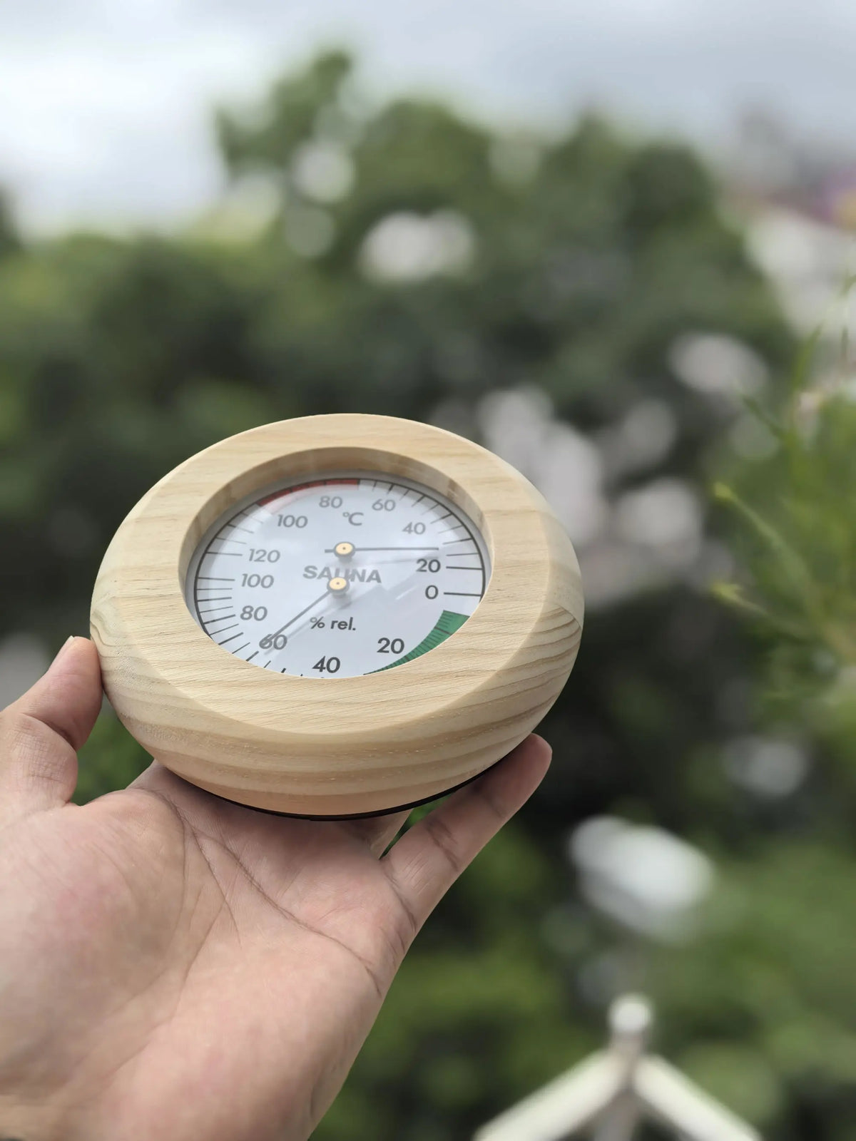 Bastutermometer & Hygrometer i Massivt Trä – Väggmonterad, 15×15 cm, 20–120°C