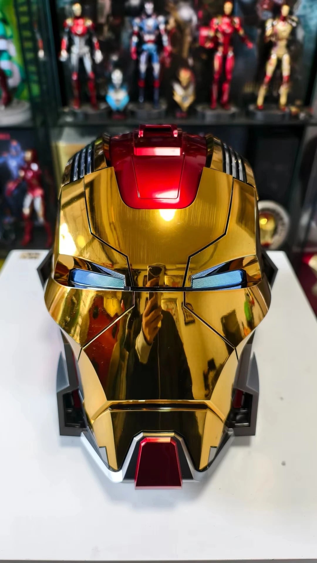 Bärbar Bumblebee hjälmleksak med armkanon och rollspelsdesign