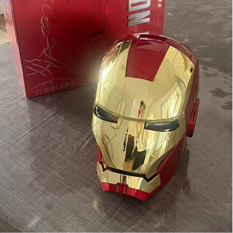 Bärbar Bumblebee hjälmleksak med armkanon och rollspelsdesign