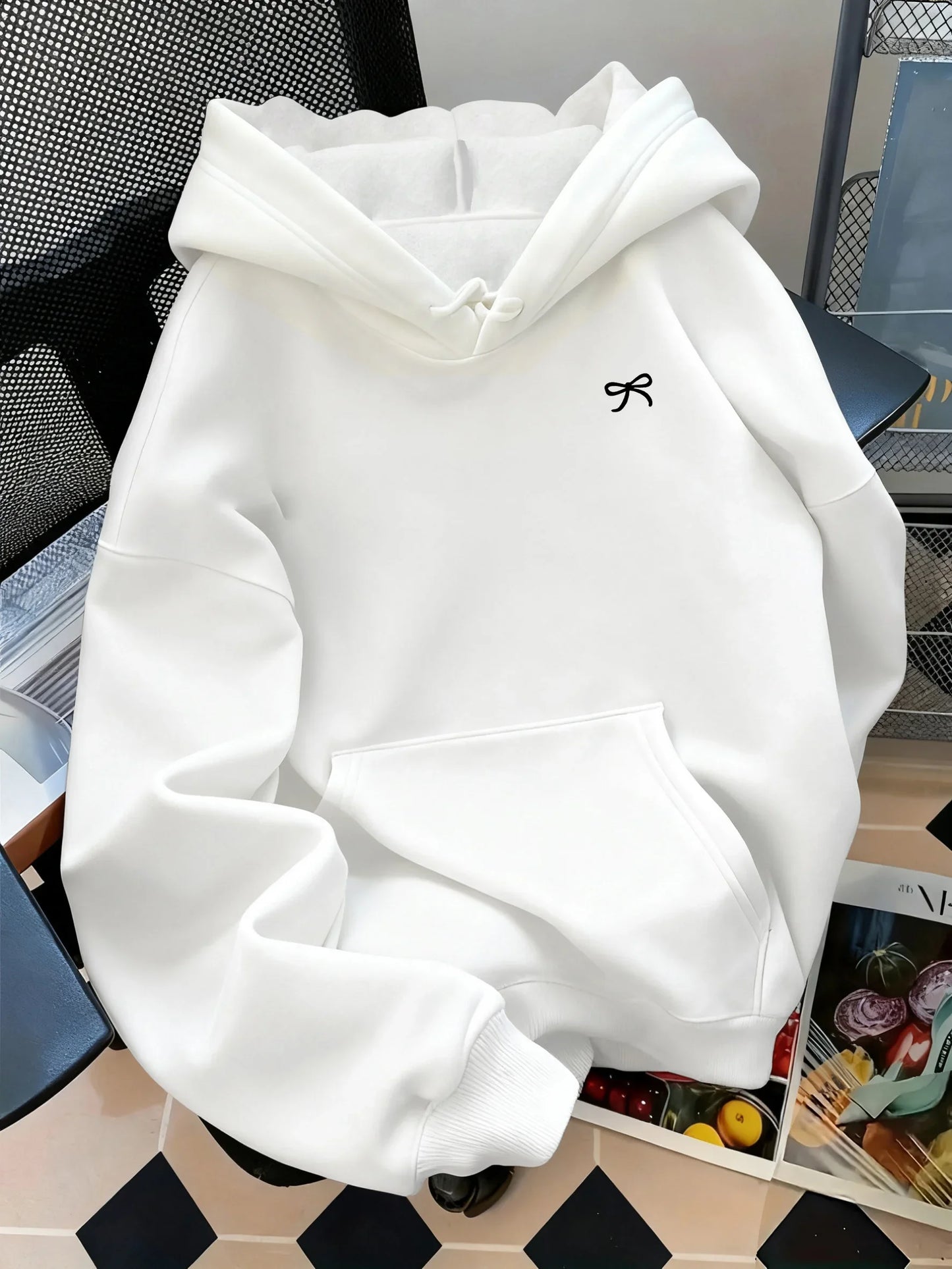 Bow print, urban street style autumn and winter warm hooded sweatshirt, suitable for both men and women in daily fashion