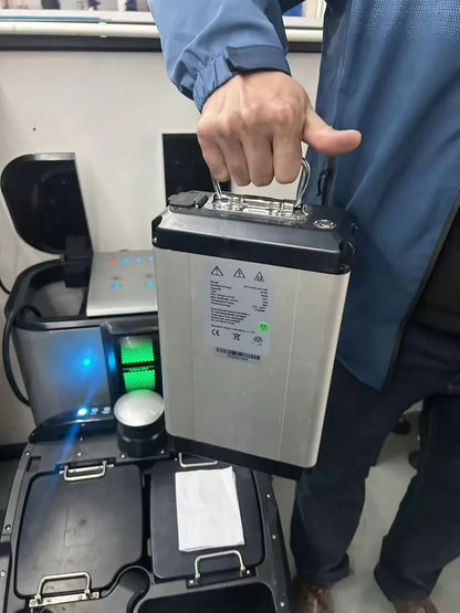 Anpassad industriell städrobot för golv